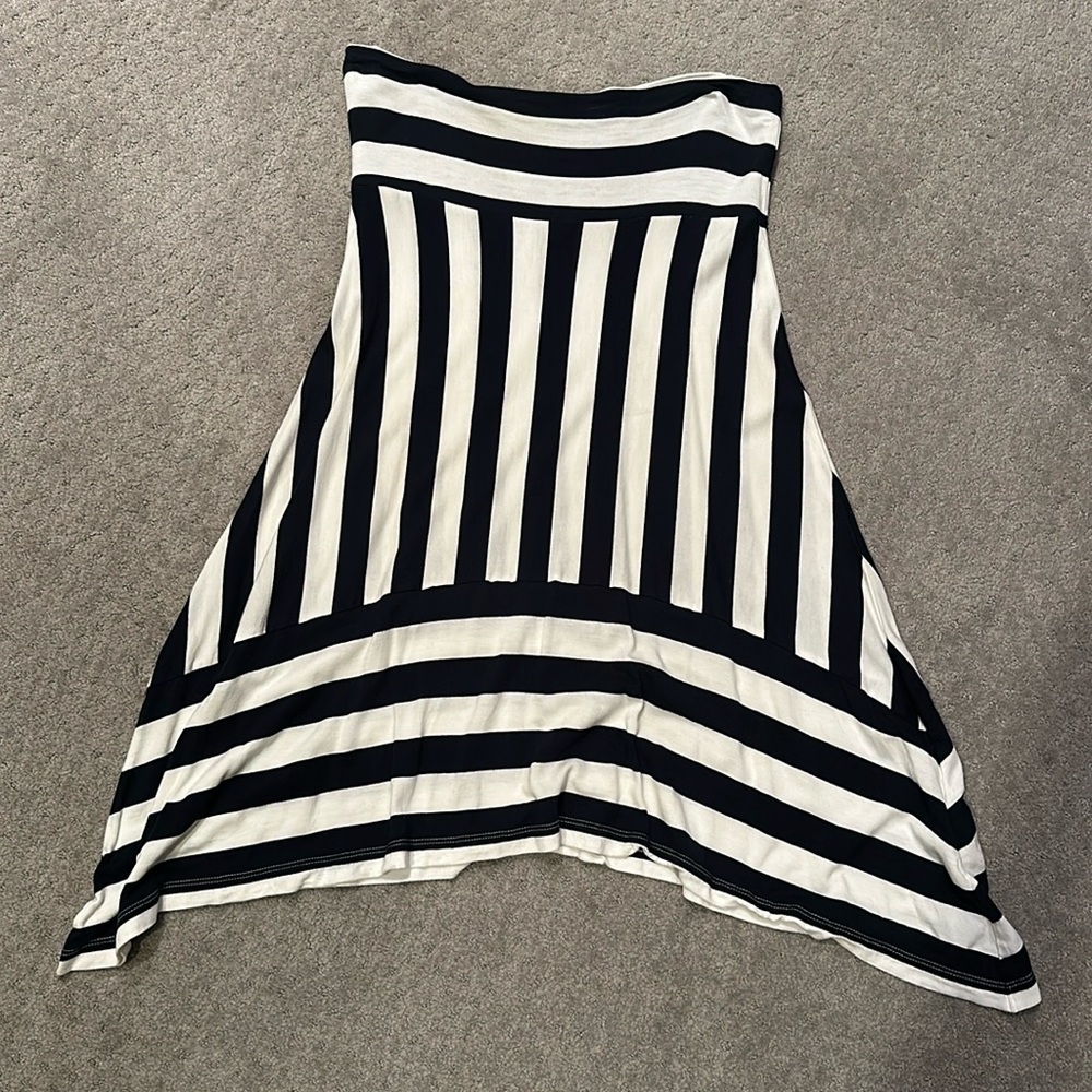 Gap skirt, size small, hits above the knee